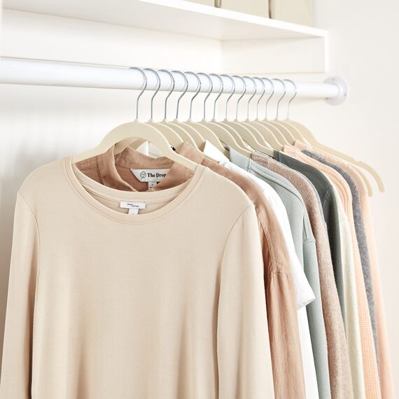 Amazon Basics Kleiderbügel für Hemd/Kleid, mit Samt überzogen, 100er-Pack, Elfenbein