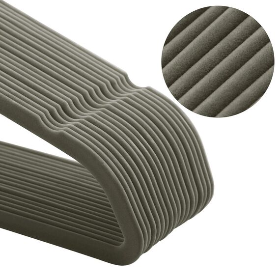 SONGMICS Kleiderbügel Samt, 50er Set, Jackenbügel, 41,5 cm breit, Anzugbügel, dünn, gut belastbar, um 360° drehbarer Haken, für Mäntel, Hemden und Anzüge, Grau-Silber CRF026V01