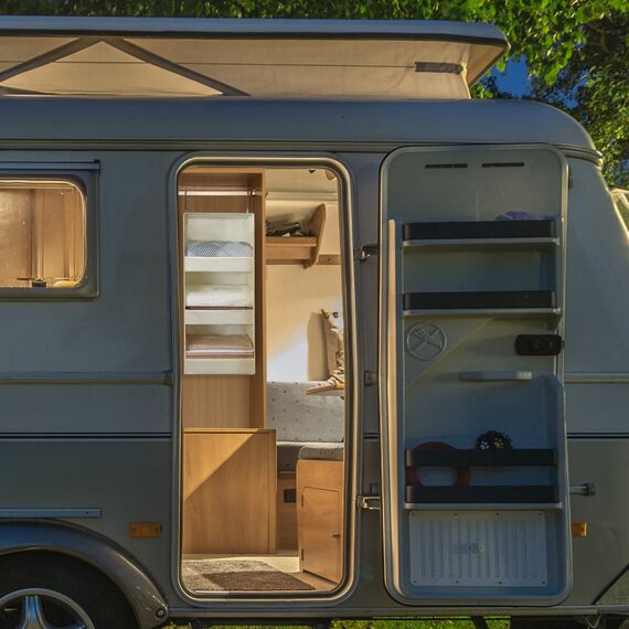 GRANNY SAYS Hängeregal Kleiderschrank mit 3 Fächern, 1 Stück Hängeaufbewahrung Schrank, Hängeorganizer Kleiderschrank, Beige Hängeorganizer Schrank, Faltbare hänge Regal Stoff, Hanging Organizer