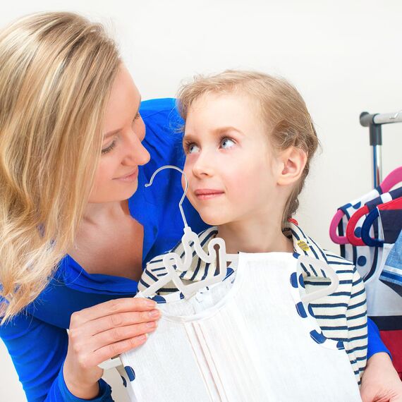 ManGotree Baby-Samtbügel, rutschfeste Filz-Kinderkleiderbügel, 32 cm Niedliche Kronenbügel für den Kleiderschrank, Platzsparende Kleinkindbügel für Babykleidung (20 Stück, Weiß)