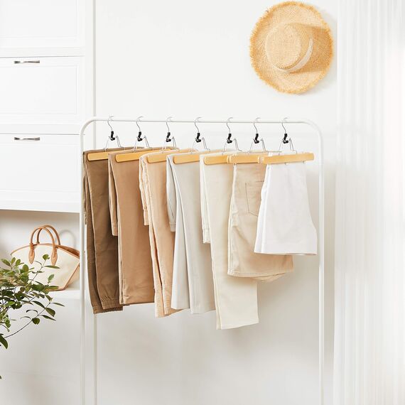 SONGMICS Hosenspanner, 36 Stück, Kleiderbügel aus Holz, Hosenbügel, rutschfest, verchromter Haken, um 360 Grad drehbar, Natur CRW007-36