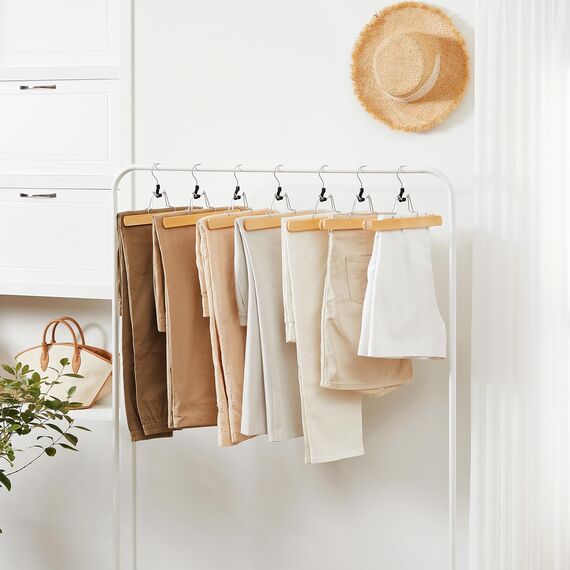 SONGMICS Hosenspanner, 60 Stück, Kleiderbügel aus Holz, Hosenbügel, rutschfest, verchromter Haken, um 360 Grad drehbar, Natur CRW007-60