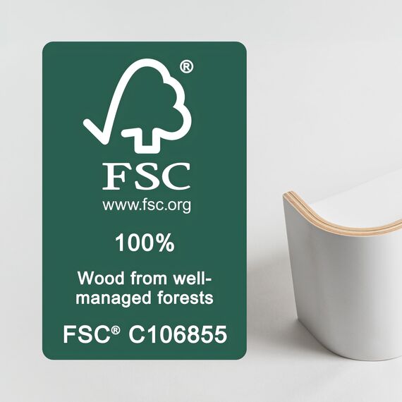 Kazai. Wandgarderobe 'Toke' | Moderne Design-Garderobe mit verdeckten Wandhaken | Garderobenpaneel aus furniertem Vollholz | Weiß