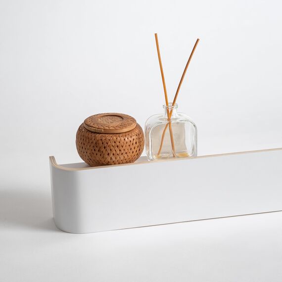 Kazai. Wandgarderobe 'Toke' | Moderne Design-Garderobe mit verdeckten Wandhaken | Garderobenpaneel aus furniertem Vollholz | Weiß