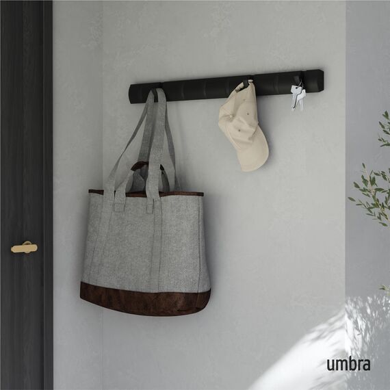 Umbra Flip 8 Garderobenhaken – Moderne, Schlichte und Platzsparende Garderobenleiste mit 8 Beweglichen Haken für Jacken, Mäntel, Schals, Handtaschen und Mehr, Schwarz