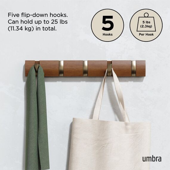 Umbra Flip 5 Garderobenhaken - Moderne, Schlichte und Platzsparende Garderobenleiste mit 5 Beweglichen Haken für Jacken, Mäntel, Schals, Handtaschen und Mehr, Helle Walnuss/Gold