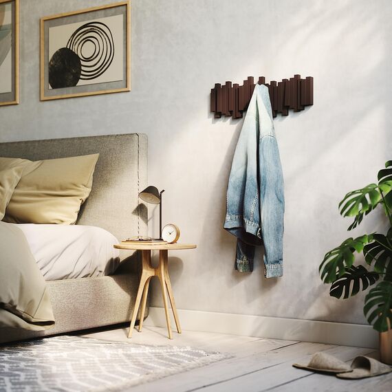 Umbra Stäbchen Garderobenhaken – Moderne und Platzsparende Garderobenleiste mit 5 Beweglichen Haken für Jacken, Mäntel, Schals, Handtaschen und Mehr, Espresso