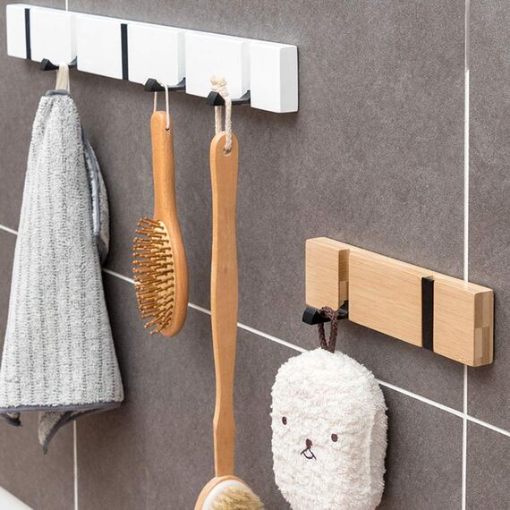 YunNasi Hakenleiste Holz Kleiderhaken Klappbar Garderobenleiste Wand Garderobenhaken mit 5 Faltbar Haken für Jacken Mäntel Schals Hüten Handtaschen(Weiß, 4 Haken-2xStück)