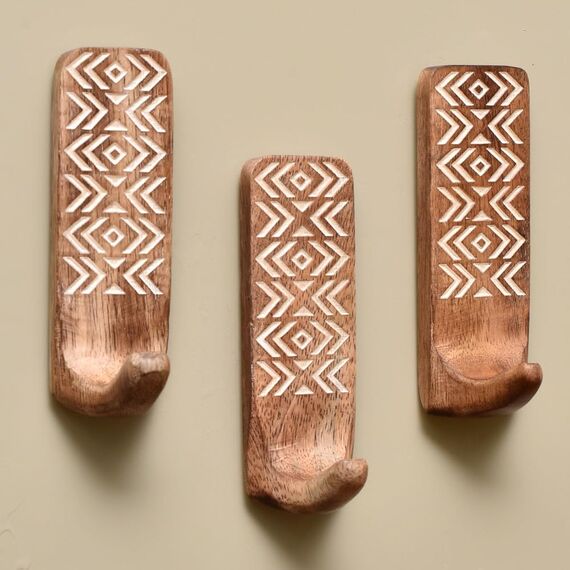 IndianShelf 3 Haken, 6 Streifen Holz-Wandhaken - Selbstklebende Wandhaken - Boho-Schlüssel Dekorative Wandhaken zum Aufhängen - Holz-Aufhänger - Klebende Mantelhaken Wandmontage - Hölzerne