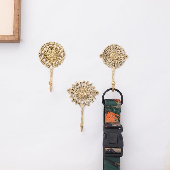 Indian Shelf 3 Wandhaken Gold Dekorative Wandhaken Boho Messing Shabby Chic Haken Einzigartige Boho Garderobenleiste Gold Vintage Haken zum Aufhängen Mantel