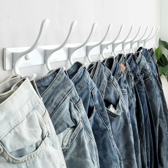 SKOLOO Kleiderhaken wand - 10 Haken, Garderobenleiste Edelstahl, Garderobenhaken Schwere, Metall Hakenleiste, Stabile Hakenleiste zum Aufhängen von Mantel, Jacke, Kleidung, Hut(Weiß)