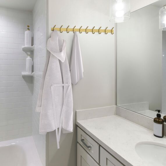 SAYONEYES Wandgarderobe Gebürstet Gold - 61.0 cm Edelstahl Stange mit 8 Doppelgarderobenhaken für Eingangsbereich, Badezimmer, Schlafzimmer, Küche - Moderne Gold Hakenleiste für Mäntel, Hüte