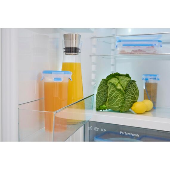 EMSA Clip & Close Trinkbecher, rund, 0,5 L, mit Deckel, Aufbewahrungsbox, 100 Prozent dicht, spülmaschinen-, gefrier-, mikrowellenfest, Transparent, Blau, Made in Germany, 508554