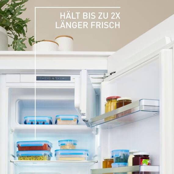 EMSA Clip & Close Frischhaltedose, quadratisch, 0,85 L, mit Deckel, Aufbewahrungsbox, 100 Prozent dicht, spülmaschinen-, gefrier-, mikrowellenfest, Transparent, Blau, Made in Germany, 508536