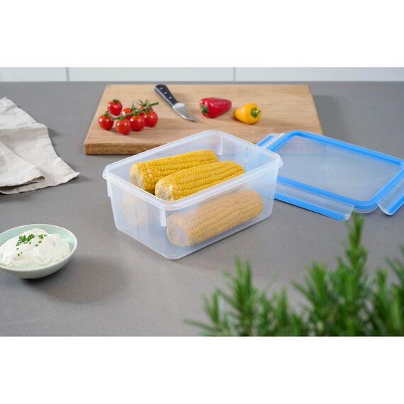 EMSA Clip & Close Frischhaltedose, rechteckig, 2,2 L, Aufbewahrungsbox, 100 Prozent dicht, spülmaschinen-, gefrier-, mikrowellenfest, Transparent, Blau, Made in Germany, 508544
