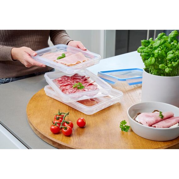 EMSA Clip & Close Frischhaltedosen-Set, rechteckig, 3 x 1 L, Aufschnittboxsystem mit Deckel, Aufbewahrungsboxen, 100 Prozent dicht, spülmaschinen-, gefrier-, mikrowellenfest, Transparent, Blau, 508556