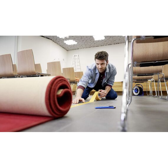 tesa Doppelseitiges Klebeband Universal im 6er Pack - Vielseitiges Klebeband für Verpackungen, Deko und Teppiche oder zum Basteln - 6 Rollen je 10 m