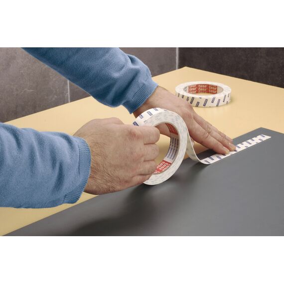 tesa Powerbond MIRROR - Doppelseitiges Montageband zur Fixierung von Spiegeln - Feuchtigkeitsbeständiges Klebeband für Bad und Dusche - 5 m x 19 mm (Packung mit 2)