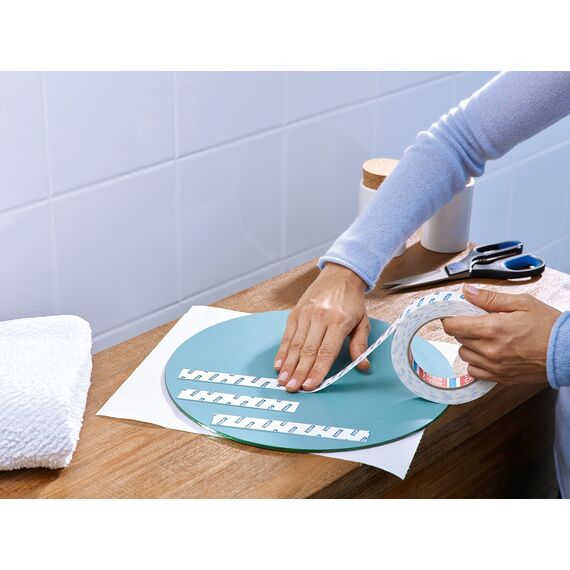 tesa Powerbond Montageband für Fliesen & Metall, feuchtraumbeständig, mit bis zu 10 kg Haltekraft pro Meter - doppelseitiges Montageklebeband für glatte Oberflächen - 1,5 m x 19 mm (Packung mit 2)