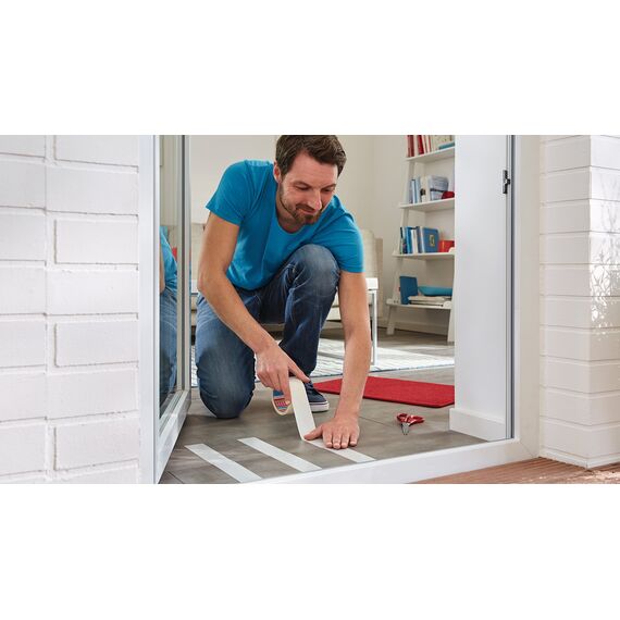 tesa Verlegeband rückstandsfrei entfernbar - Gewebeverstärktes, doppelseitiges Klebeband zum Verkleben von Teppich- und PVC-Bodenbelägen - 10 m x 50 mm (Packung mit 2)