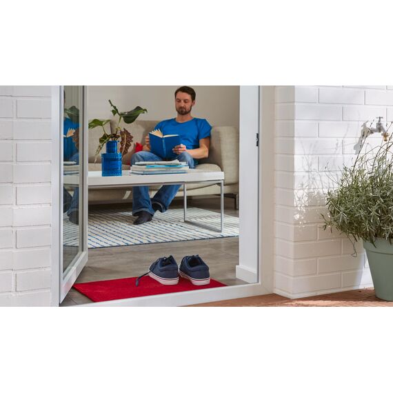 tesa Verlegeband rückstandsfrei entfernbar - Gewebeverstärktes, doppelseitiges Klebeband zum Verkleben von Teppich- und PVC-Bodenbelägen - 5 m x 50 mm