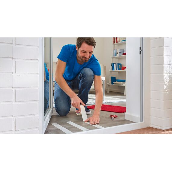 tesa Verlegeband rückstandsfrei entfernbar - Gewebeverstärktes, doppelseitiges Klebeband zum Verkleben von Teppich- und PVC-Bodenbelägen - 5 m x 50 mm