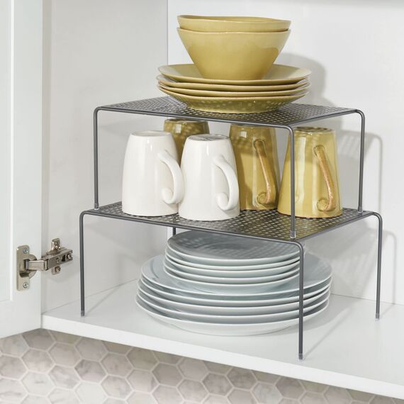 mDesign Regaleinsatz für Küchenschrank – praktische Geschirrablage aus Metall für mehr Abstellfläche – Schrankeinsatz zum Ausziehen – grau