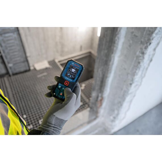 Bosch Professional Laser-Entfernungsmesser GLM 40-31 (IP 65, stoßdämpfendes Gehäuse, 7 Messmodi, automatische Berechnungen für Länge/Fläche/Volumen, helles Farbdisplay, mit Li-Ionen-Akku kompatibel)