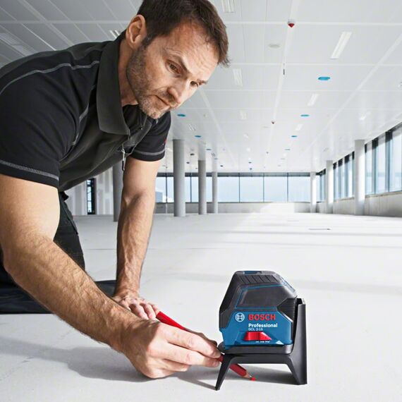 Bosch Professional Kreuzlinienlaser GCL 2-15 mit Halterung, 3x AA Batterien, Zieltafel, Schutztasche, Einlage für L-BOXX, Karton (Arbeitsbereich: 15m)