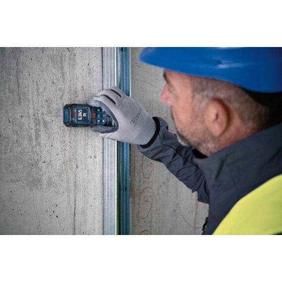 Bosch Professional Laser-Entfernungsmesser GLM 50-22 (Reichweite: bis zu 50 m, robust, IP65, ± 1,5 mm*, 2X AA-Batterie, Schlaufe, Tasche)