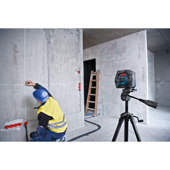 Bosch Professional Linienlaser GLL 2-15 G (grüner Laser, Innenbereich, Halterung LB 10, sichtbarer Arbeitsbereich: bis 15 m, 4x AA-Batterie, in Kartonschachtel)