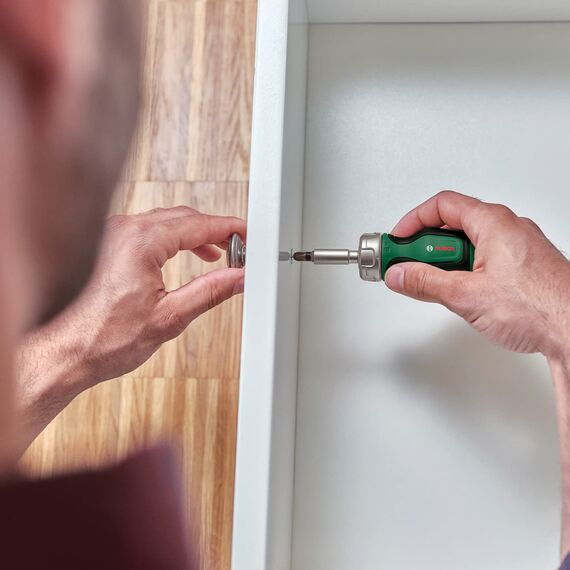 Bosch Stubby Ratschenschraubendreher mit Bit Magazin, 6-teilig (kompakter Ratschenschraubendreher mit hohem Drehmoment; 6 Bits im intergrierten Bitmagazin; ergonomisch; magnetischer Bithalter)