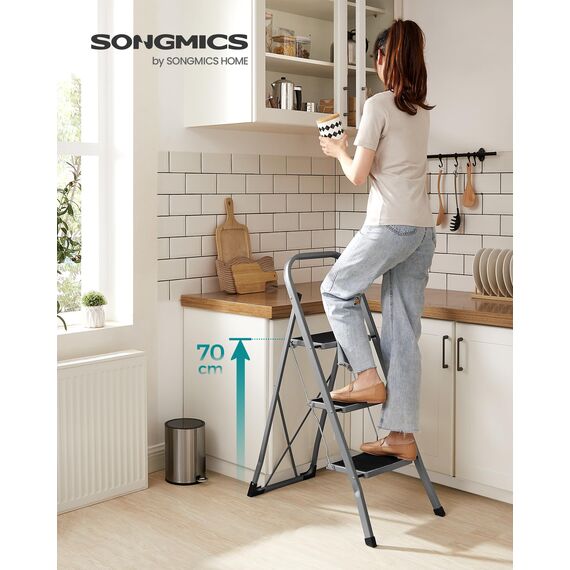 SONGMICS Trittleiter, Leiter mit 3 Stufen, Klapptritt, Klappsicherung, einfach zu verstauen, bis 150 kg belastbar, Taubengrau GSL003GY01