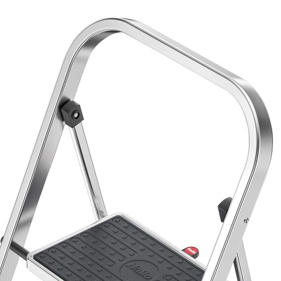 Hailo Alu-Klapptritt StandardLine, 2 große Stahl-Stufen bis 150 kg, kleine Alu Leiter mit Anti-Rutsch-Matten, Trittleiter mit Klappsicherung, Silber, Aktuelles Modell K70
