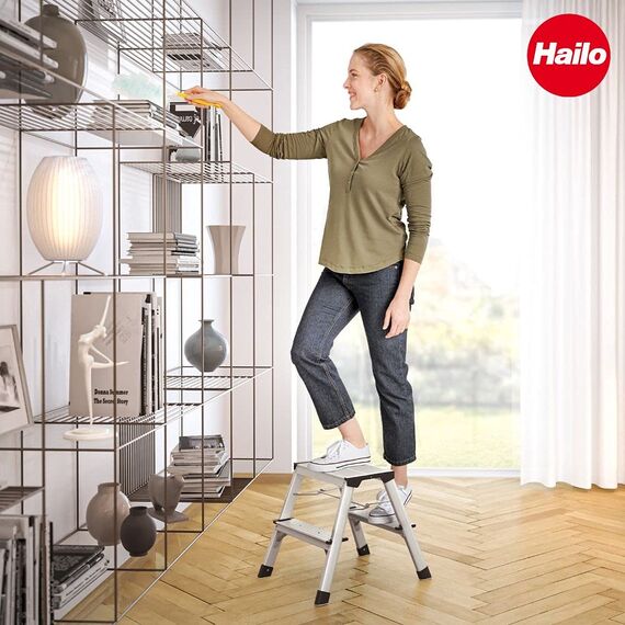 Hailo D60 StandardLine Alu Doppelstufen-Trittleiter - 2-stufiger Klapptritt mit Soft-Grip-Sohlen und Klappsperre - Arbeitshöhe bis 240 cm - Gewicht 2 kg - Silber