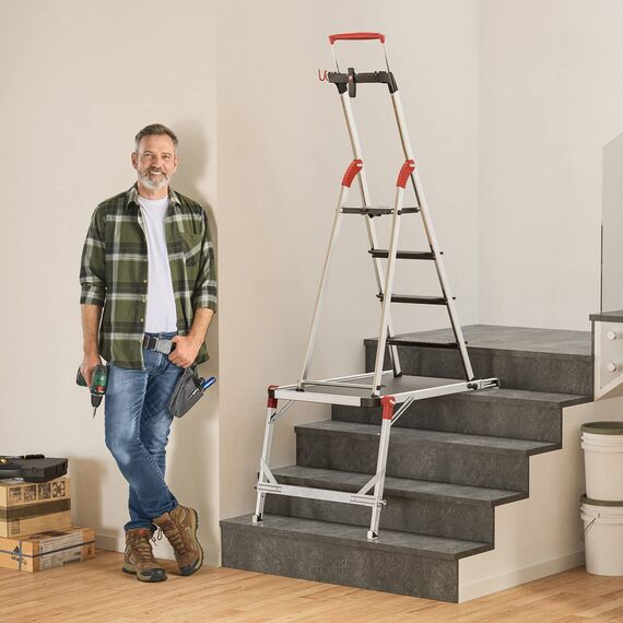Hailo TP2 Pro Treppenpodest - Arbeitsplattform für Hailo-Leitern bis 4 Stufen - Stabiler Rahmen aus Aluminium - für Private und gewerbliche Nutzung - belastbar bis 150 kg - Gewicht: 9 kg - Silber