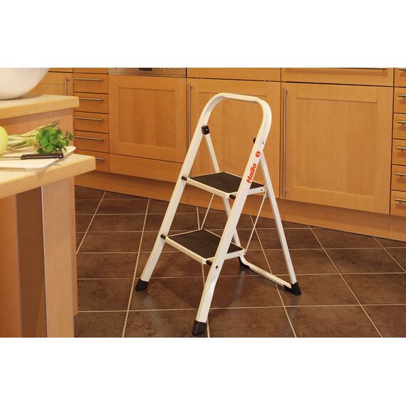 Hailo K20 BasicLine Stahl-Trittleiter, 2 Stufen, Sicherheitsbügel, Klappsicherung, einfach zu verstauen, belastbar bis 150 kg, weiß, 4396-901