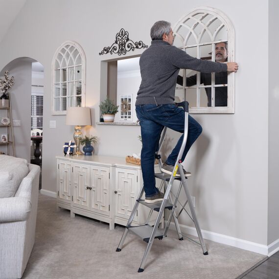 Hailo LivingStep Comfort, Alu-Klapptritt, 3 Stufen, hoher Sicherheitshaltebügel, Füße mit Soft-Grip-Sohlen, belastbar bis 150 kg, 4303-201