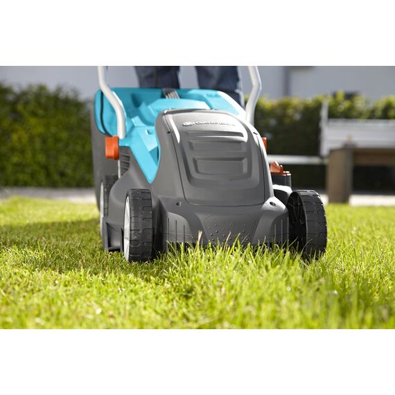 Gardena PowerMax Elektro-Rasenmäher 1400/34: Rasenmäher bis 400 m², 34 cm Schnittbreite, 40 l Fassungsvolumen, ErgoTec Plus-Handgriff (5034-20)