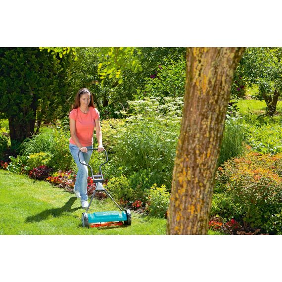 Gardena Classic Spindelmäher 400: Handrasenmäher mit 40cm Arbeitsbreite für bis zu 200 m² Rasenfläche, Messerwalze aus Qualitätsstahl, berührungslose Schneidetechnik, geräuscharm und präzise (4018-20)
