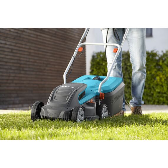Gardena PowerMax Elektro-Rasenmäher 1400/34: Rasenmäher bis 400 m², 34 cm Schnittbreite, 40 l Fassungsvolumen, ErgoTec Plus-Handgriff (5034-20)
