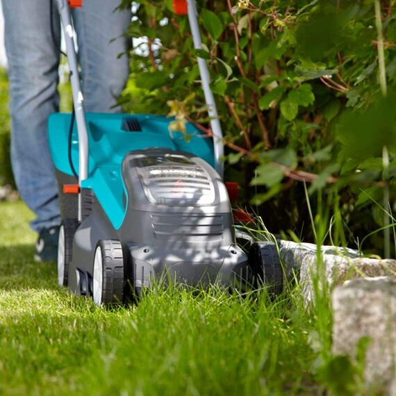 Gardena PowerMax Li-40/32 Akkurasenmäher Set: Mäher bis 280m², 32cm Schnittbreite, 30l Grasfangbehälter, Schnitthöhe 20-60 mm, klappbares Gestänge, ergonomischer Handgriff (5033-20)