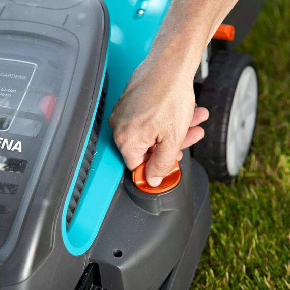 Gardena PowerMax Li-40/32 Akkurasenmäher Set: Mäher bis 280m², 32cm Schnittbreite, 30l Grasfangbehälter, Schnitthöhe 20-60 mm, klappbares Gestänge, ergonomischer Handgriff (5033-20)