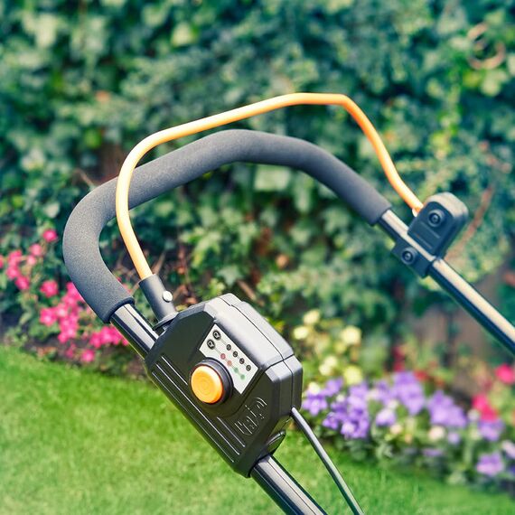 LawnMaster CLMF2437G Akku-Rasenmäher 24V Max 2x4.0Ah Batterie, 37cm 300m² Mulchen 40L, 22-72mm 6-Stufige Schnitthöhenverstellung