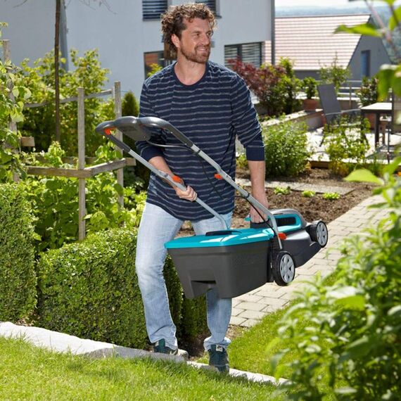 Gardena PowerMax Li-40/32 Akkurasenmäher Set: Mäher bis 280m², 32cm Schnittbreite, 30l Grasfangbehälter, Schnitthöhe 20-60 mm, klappbares Gestänge, ergonomischer Handgriff (5033-20)