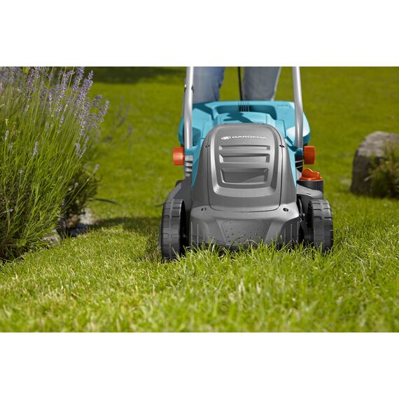 Gardena PowerMax 1200/32 Elektrorasenmäher: Rasenmäher bis 300 m², 32 cm Schnittbreite, 30 l Fassungsvolumen, Schnitthöhe 20-60 mm, klappbares Gestänge, ergonomischer Handgriff (5032-20)