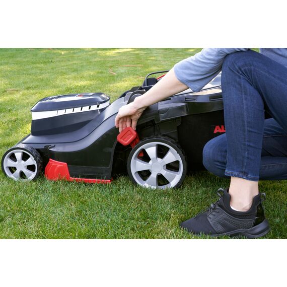 AL-KO Elektro-Rasenmäher 38.2 E Comfort, 38 cm Schnittbreite, 1600 W Motorleistung, 45 L Fangbox, angenehmer Doppelschalter, für Flächen bis 500 m², zentrale 6-fache Schwarz-grau