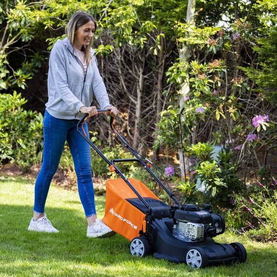 Yard Force Benzin-Rasenmäher mit 125 cc Briggs und Stratton 300 Motor GMB40, 40 cm