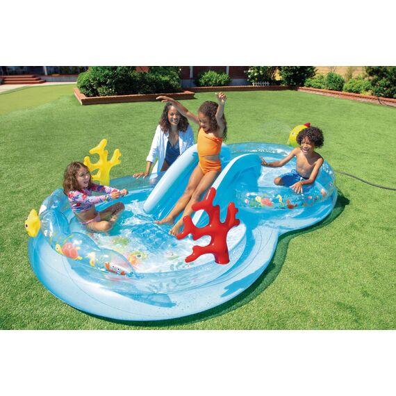 INTEX Aufblasbarer Kinderpool unter dem Meer: aufblasbarer Kinderpool mit Wassersprüher und Rutsche – Splash Pad – 309,9 x 193 x 71,1 cm – ab 3 Jahren