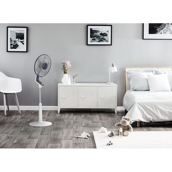 Rowenta VU5645 Turbo Silence Standventilator, extra leise mit Nachtmodus 45 dB, höhenverstellbar, große Reichweite 8m, 4 Geschwindigkeitsstufen, Schwenkfunktion, extrem stark - bis zu 80 m³/min